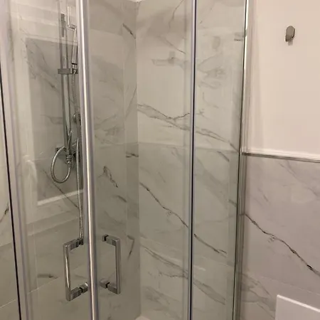 فندق مبيت وإفطار Kola 3*