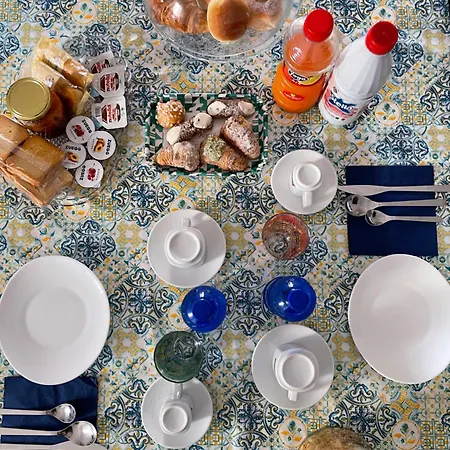 فندق مبيت وإفطار Kola 3*